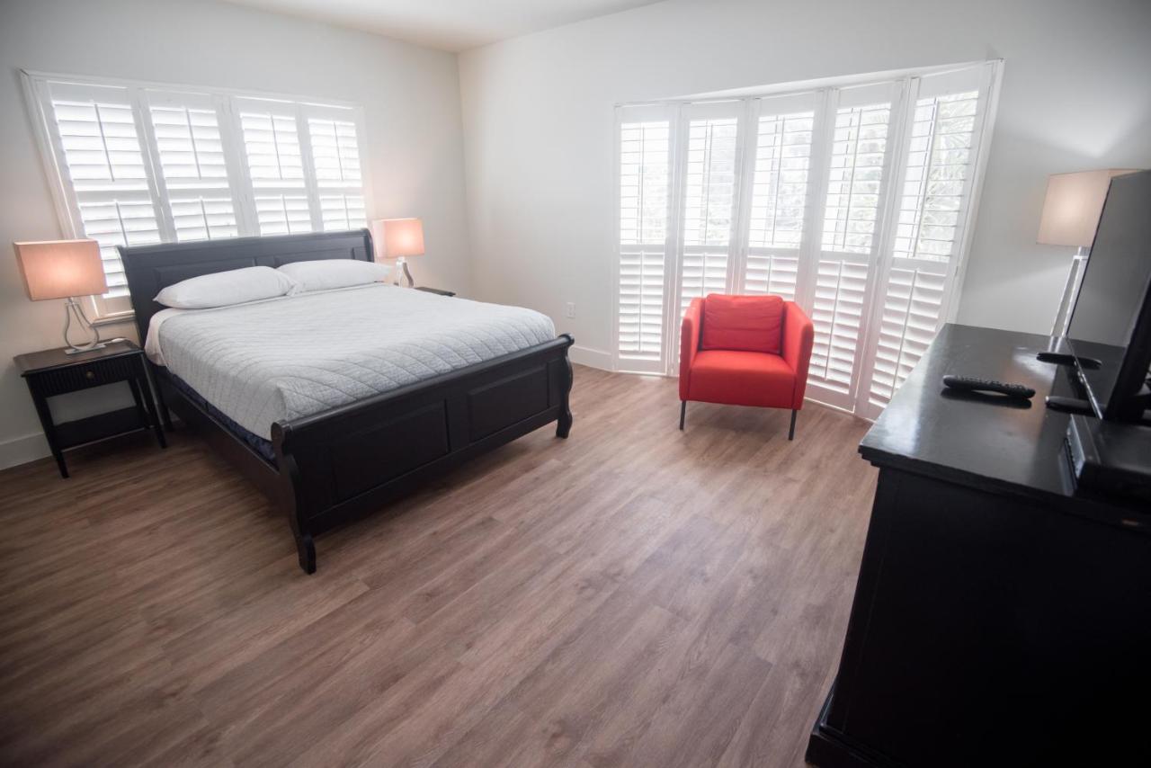 Deluxe King Room at The Drift Hotel