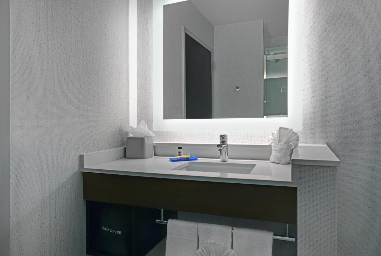 Standard Room at Holiday Inn Express & Suites Milwaukee - Brookfield by IHG