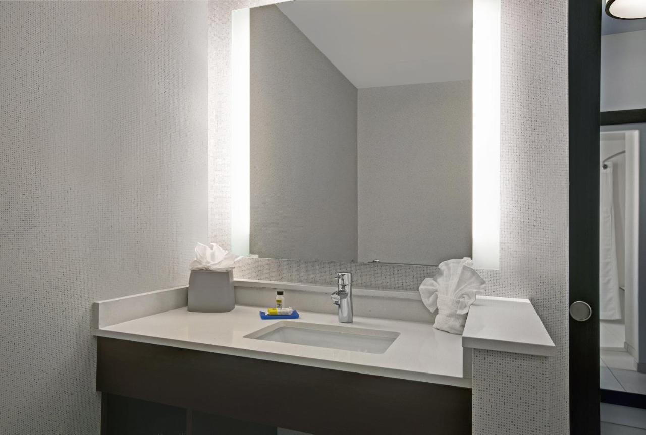 Standard Room at Holiday Inn Express & Suites Milwaukee - Brookfield by IHG