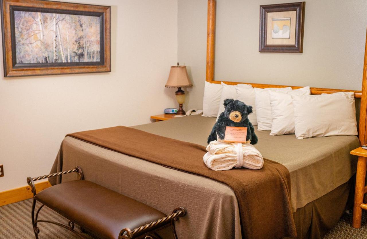 Deluxe Suite at Spearfish Canyon Lodge
