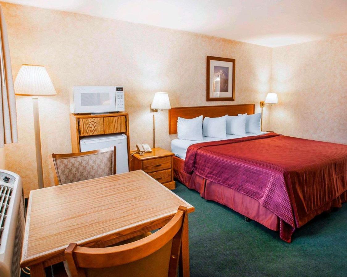King Room - Non-Smoking at Quality Inn & Suites Bremerton near Naval Shipyard