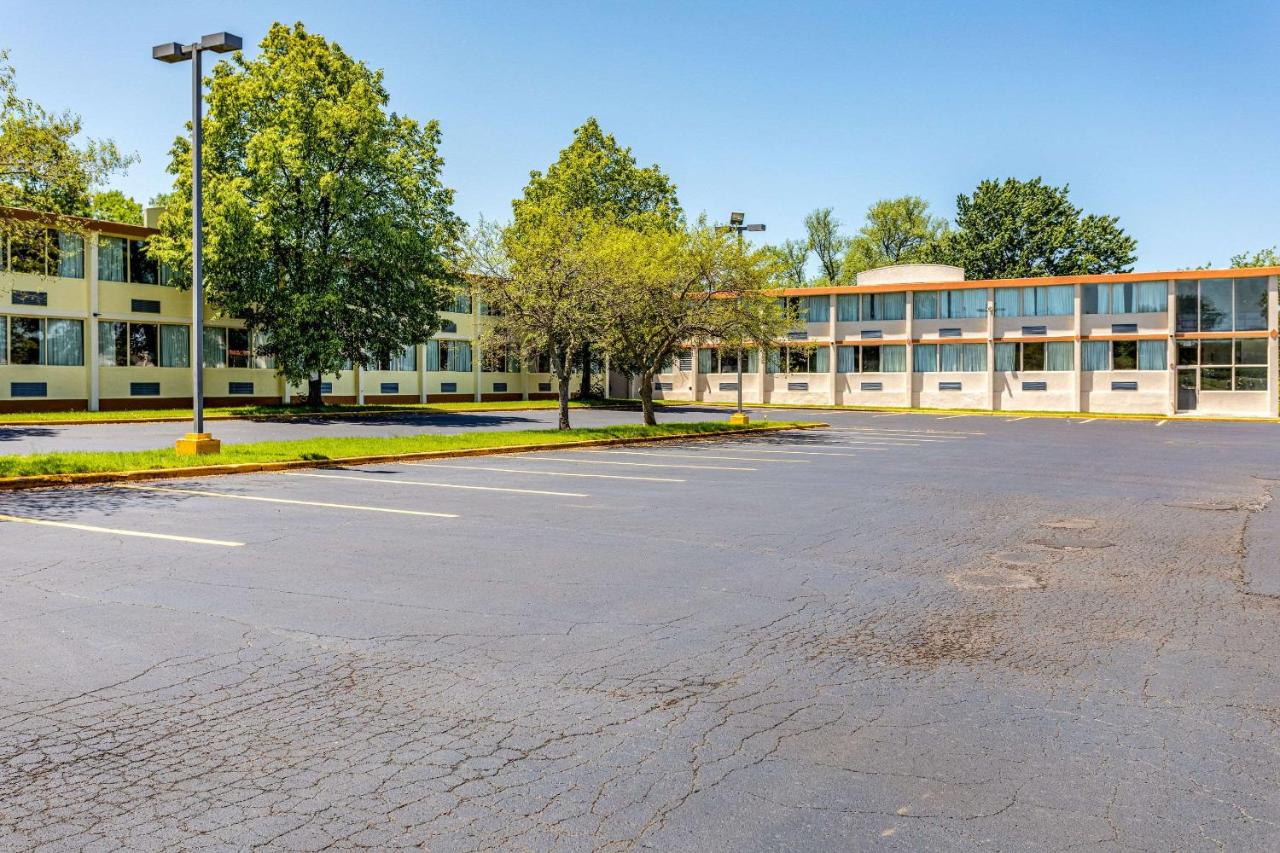 | Econo Lodge Fredonia