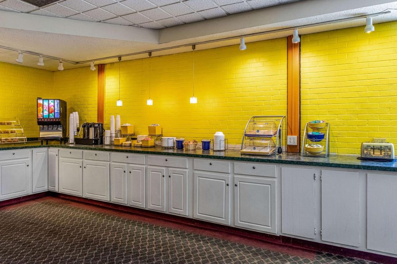 | Econo Lodge Fredonia