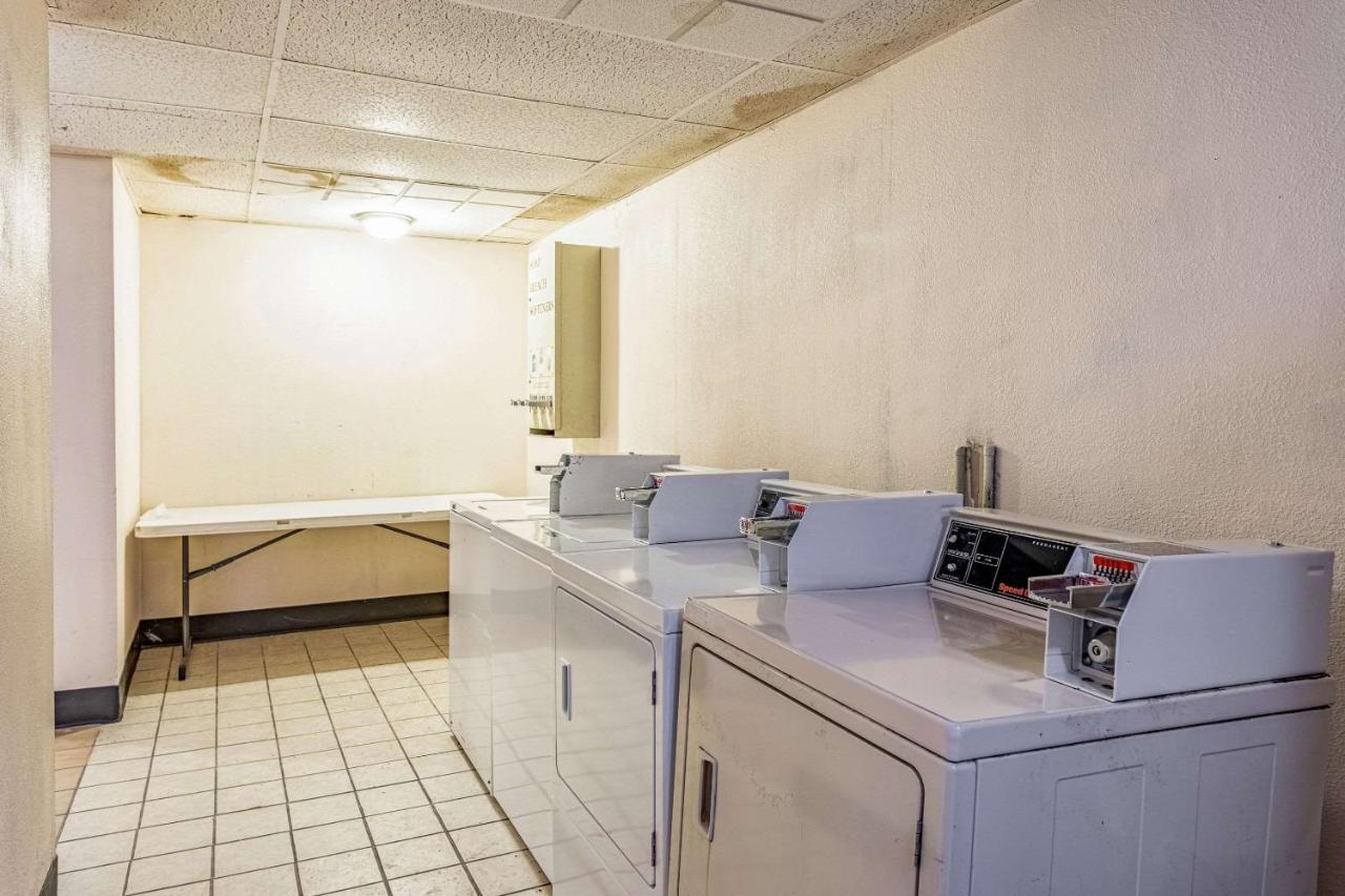 | Econo Lodge Fredonia