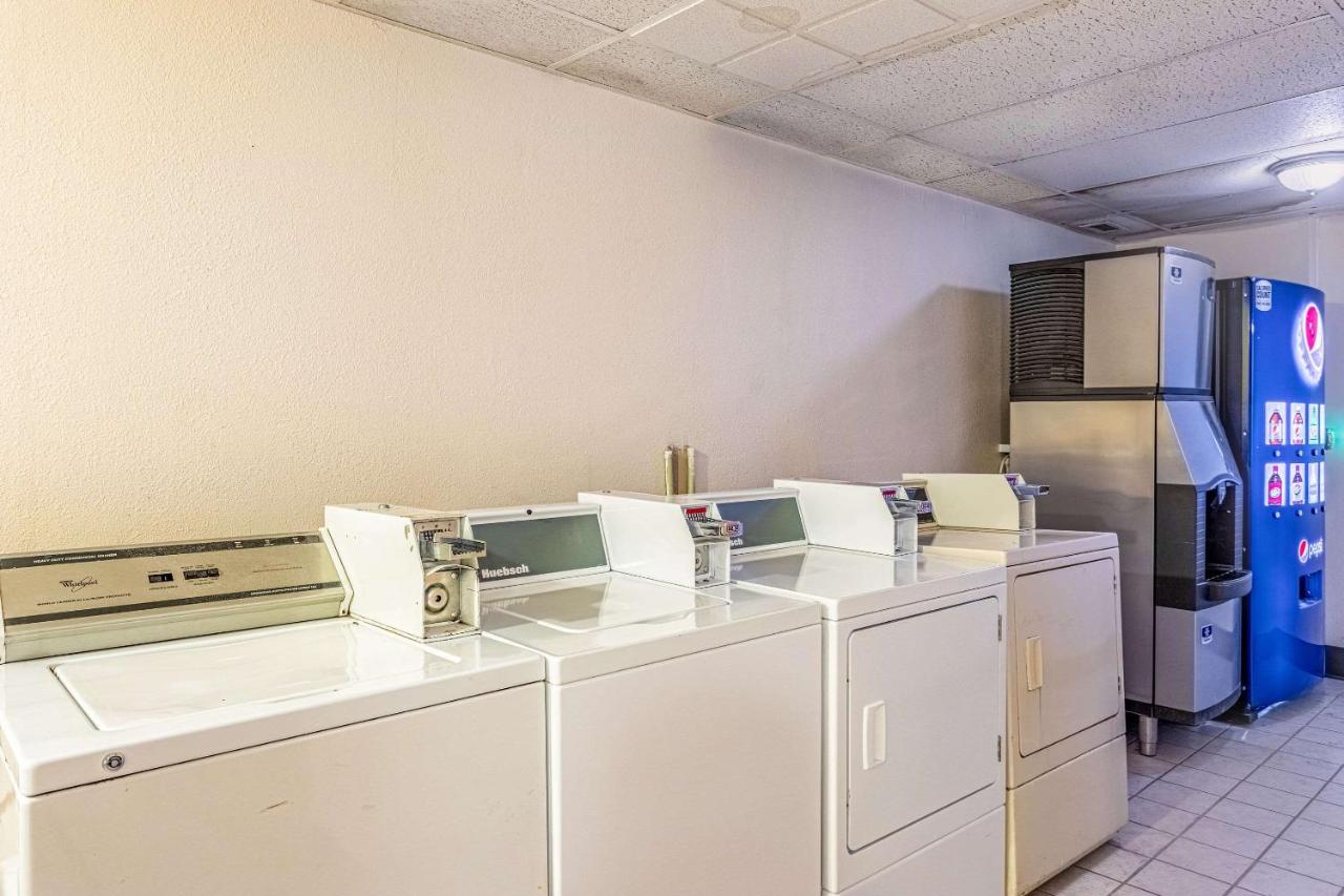 | Econo Lodge Fredonia