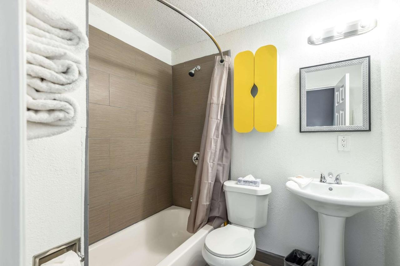 Queen Room - Non-Smoking at Quality Inn & Suites Kansas City Downtown