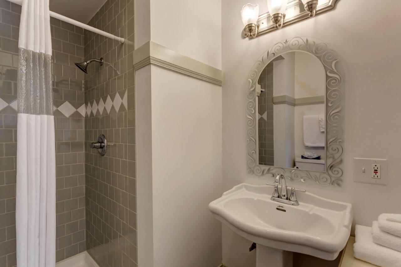| Nantucket Inn - Anacortes