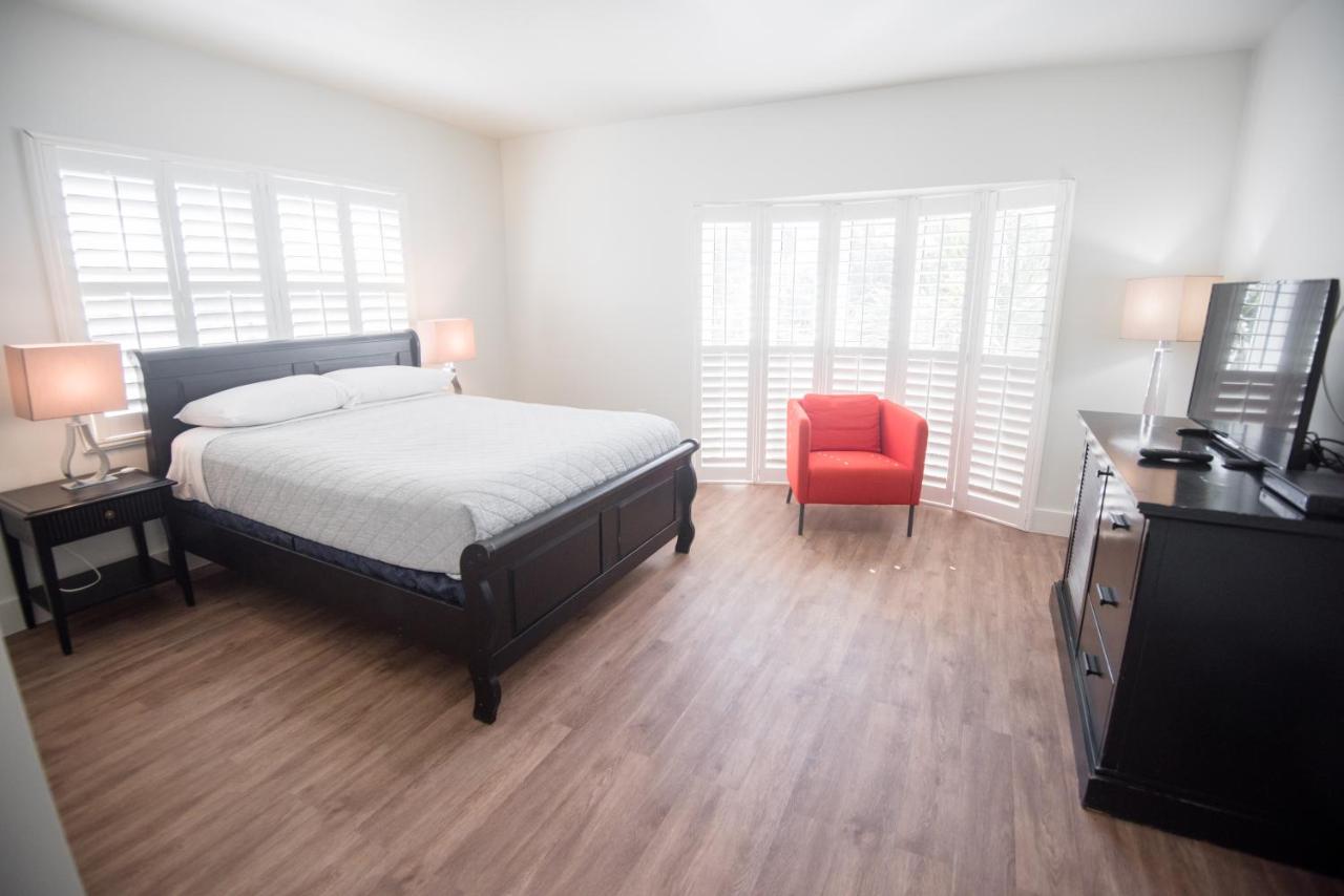 Deluxe King Room at The Drift Hotel