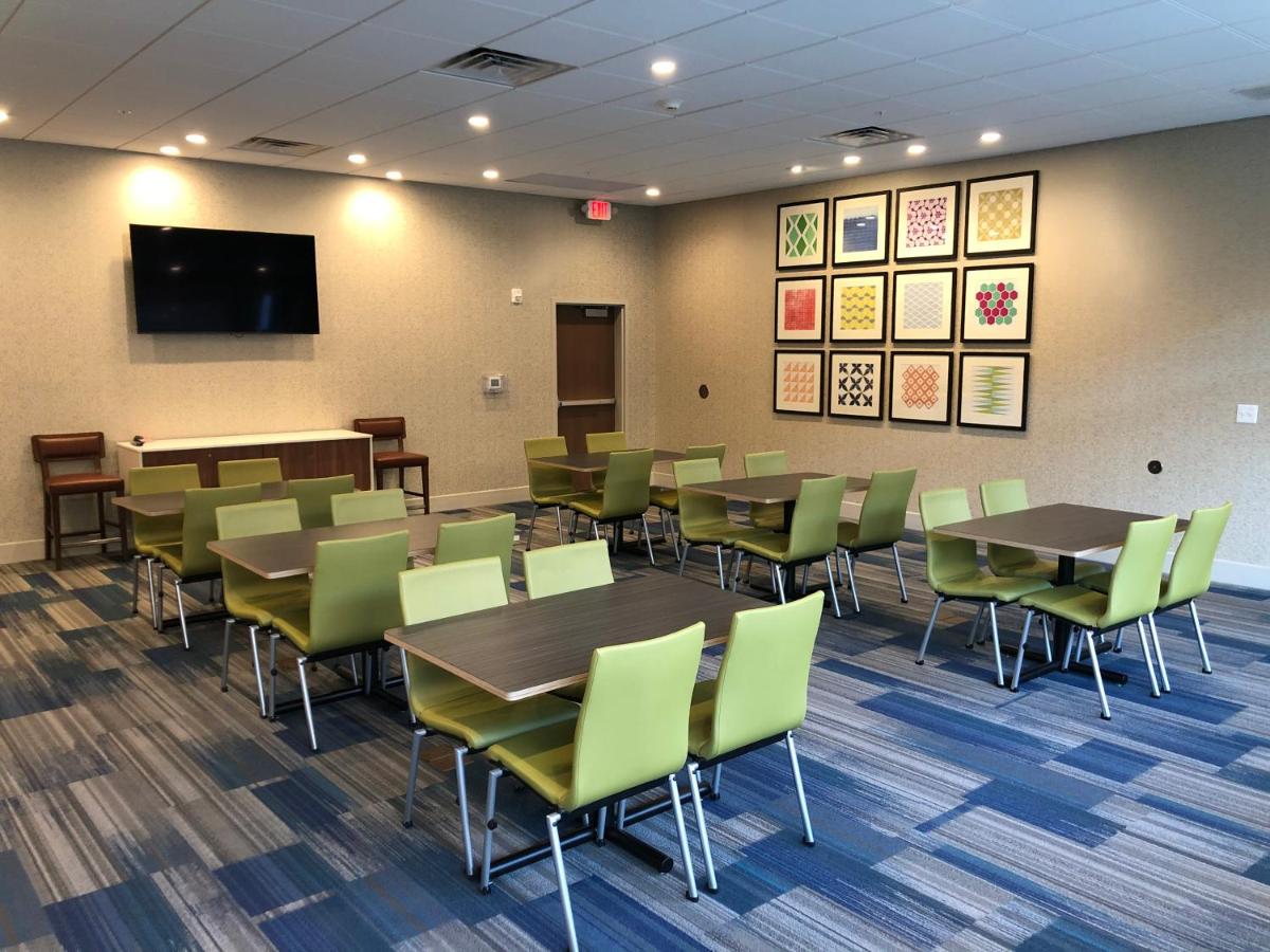 | Holiday Inn Express & Suites - Madison West - Middleton, an IHG Hotel