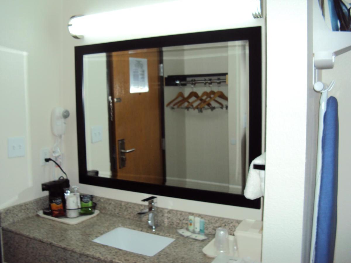 Standard Queen Room at Quality Inn Carbondale University area