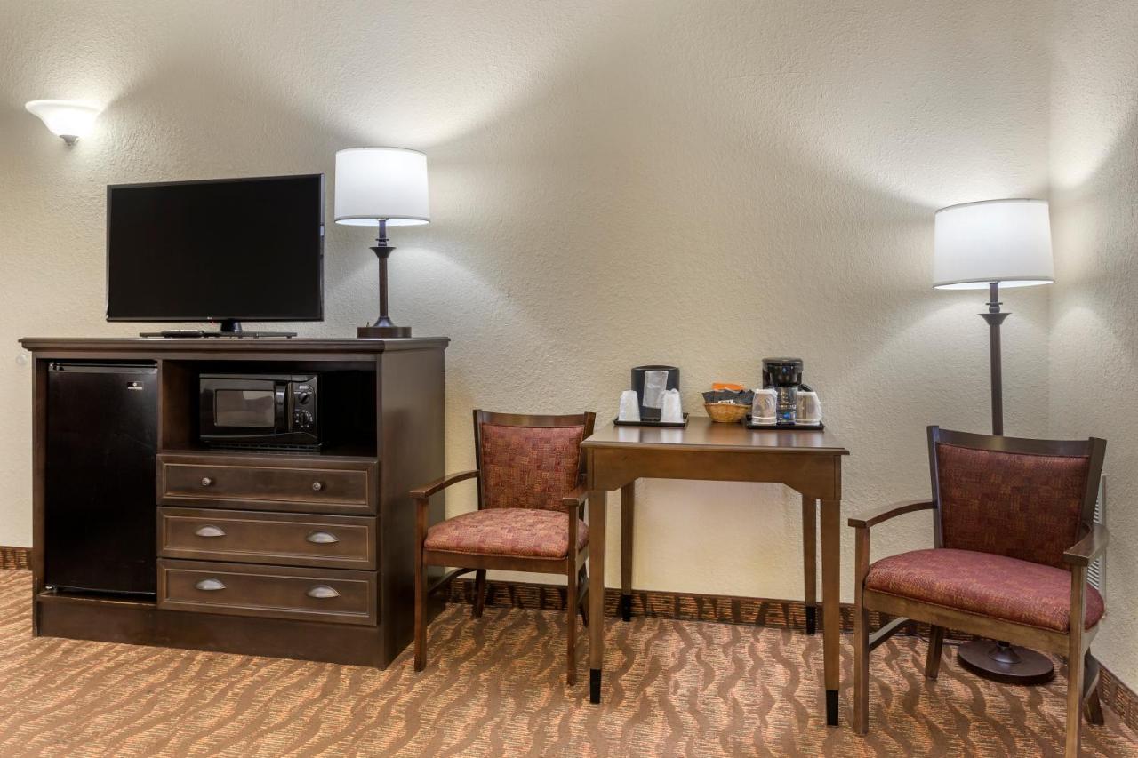 Queen Suite with Two Queen Beds - Non-Smoking at Comfort Inn at Thousand Hills