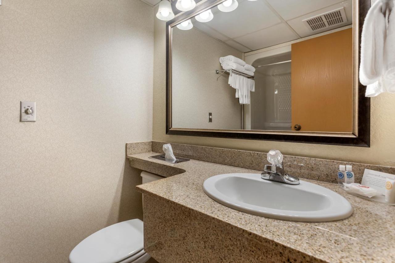 Queen Suite with Two Queen Beds - Non-Smoking at Comfort Inn at Thousand Hills