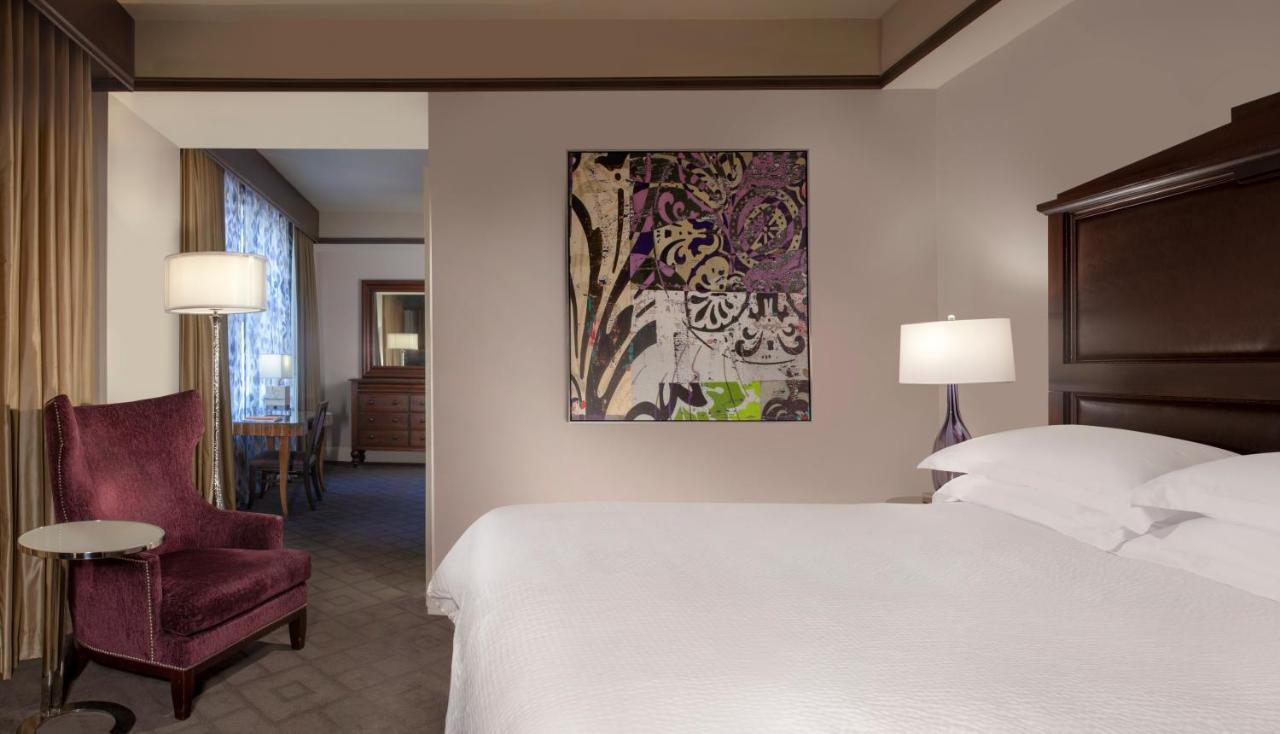 Signature King Room at The Ashton Hotel