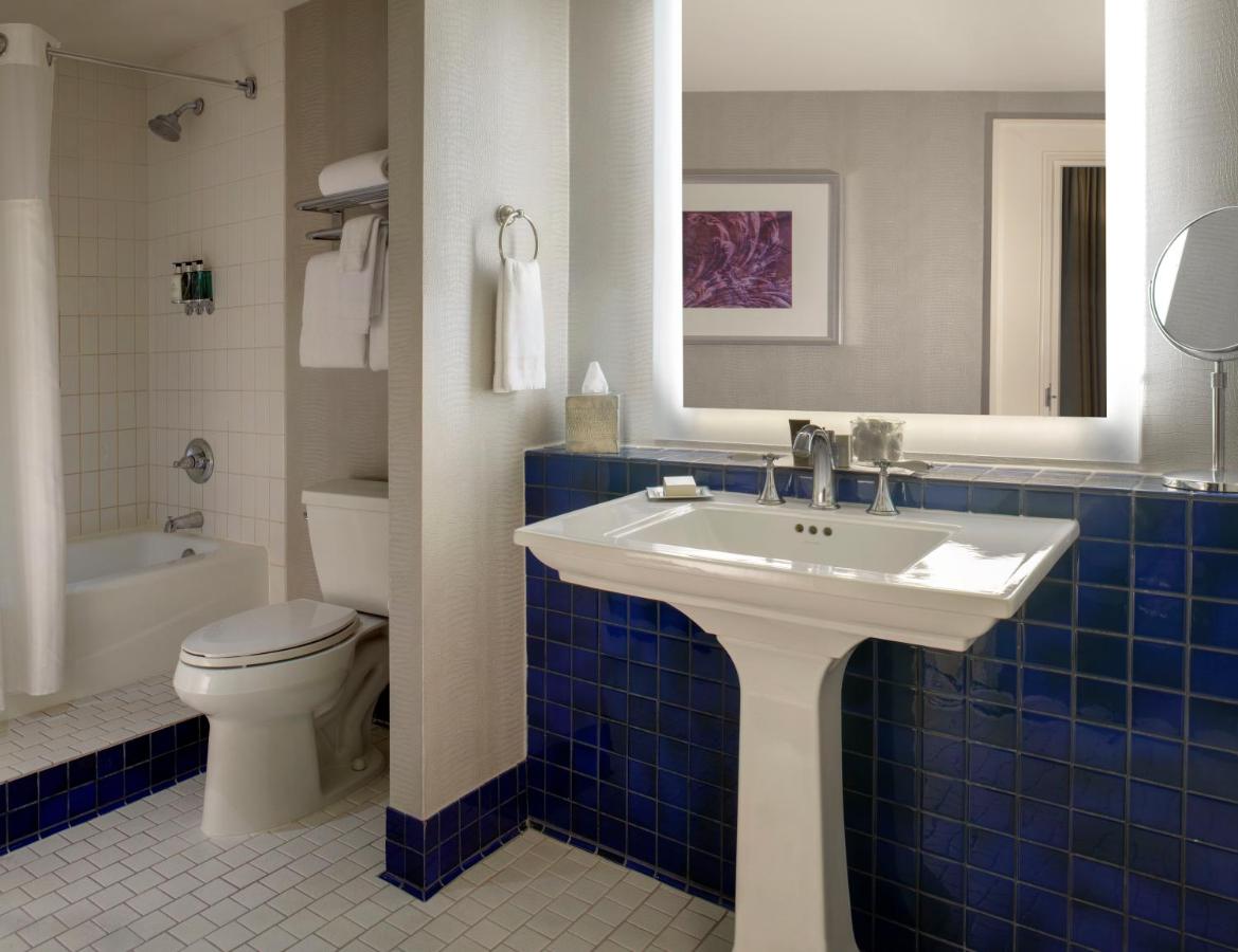 Signature King Room at The Ashton Hotel