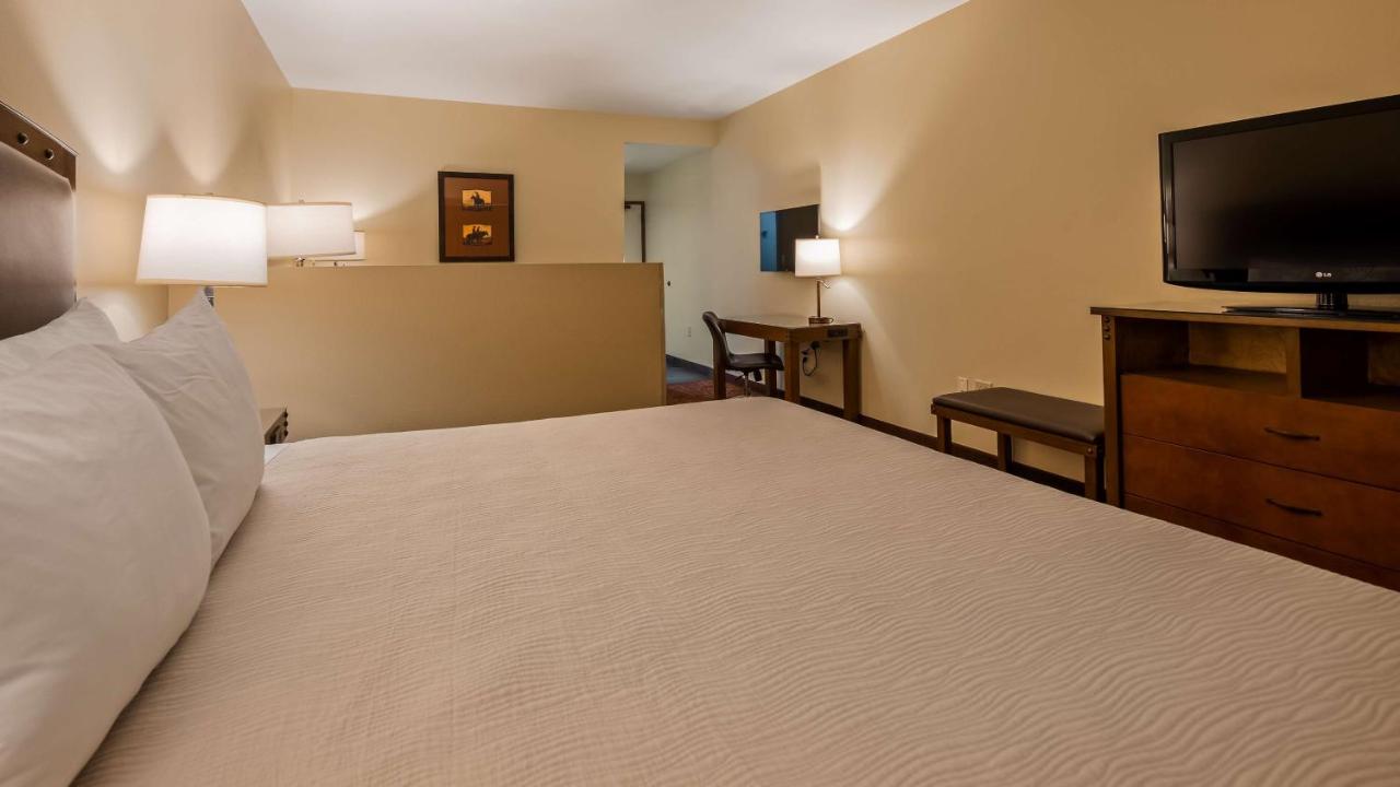 King Room with Bathtub - Non-Smoking/Disability Access/Pet Friendly at Best Western Plus Inn Of Williams