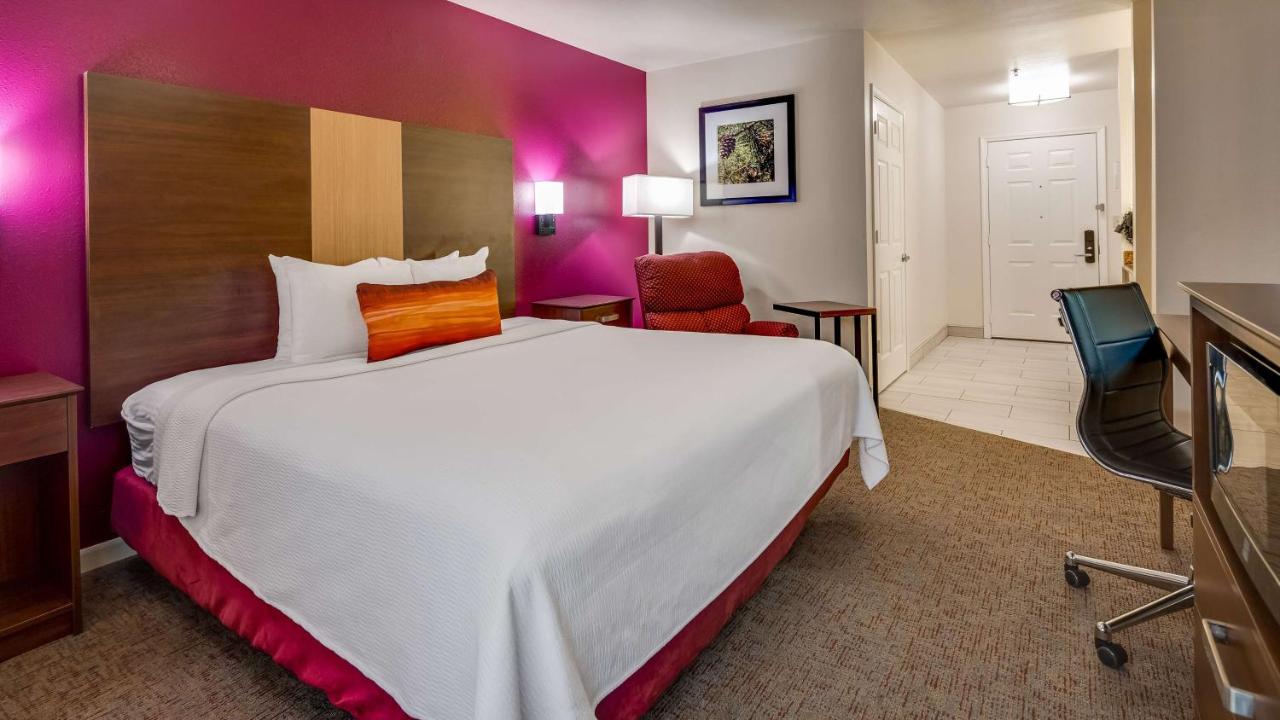 | Best Western Pineywoods Inn