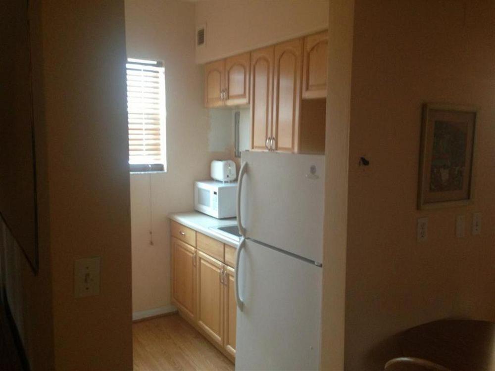 | Collins Avenue Hostel