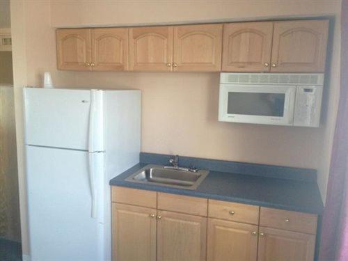 | Collins Avenue Hostel