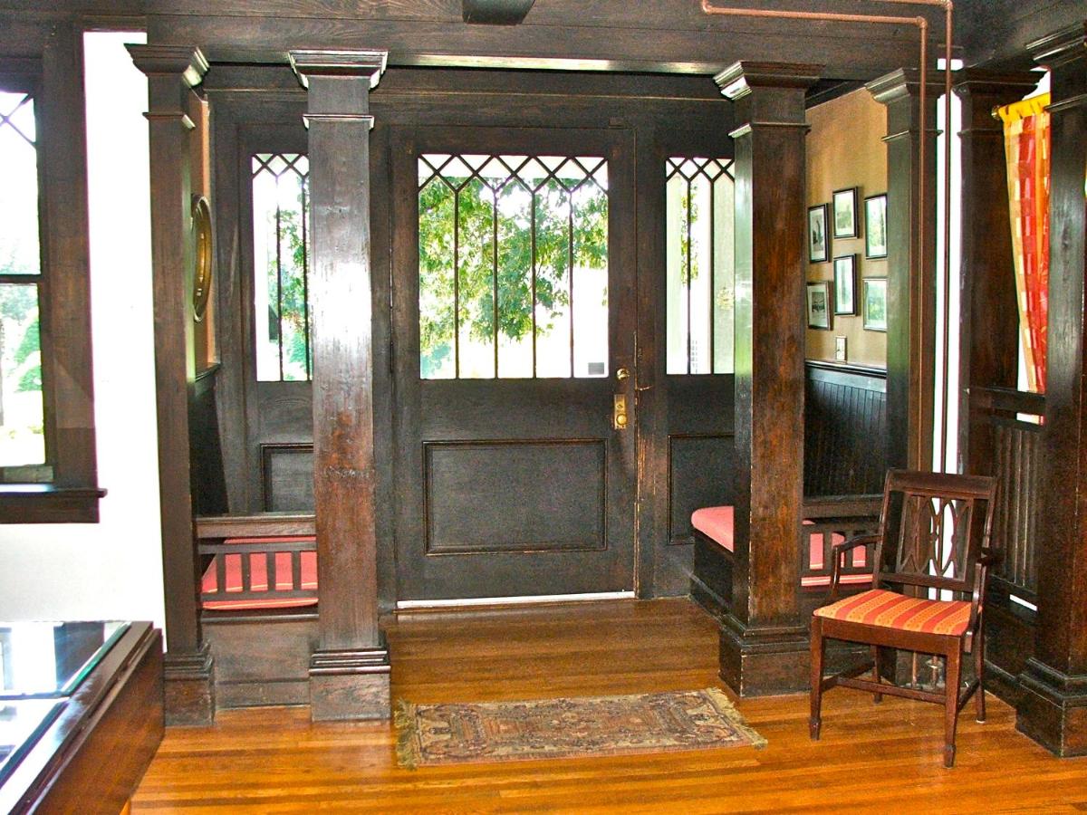 | Oakland Cottage Bed and Breakfast