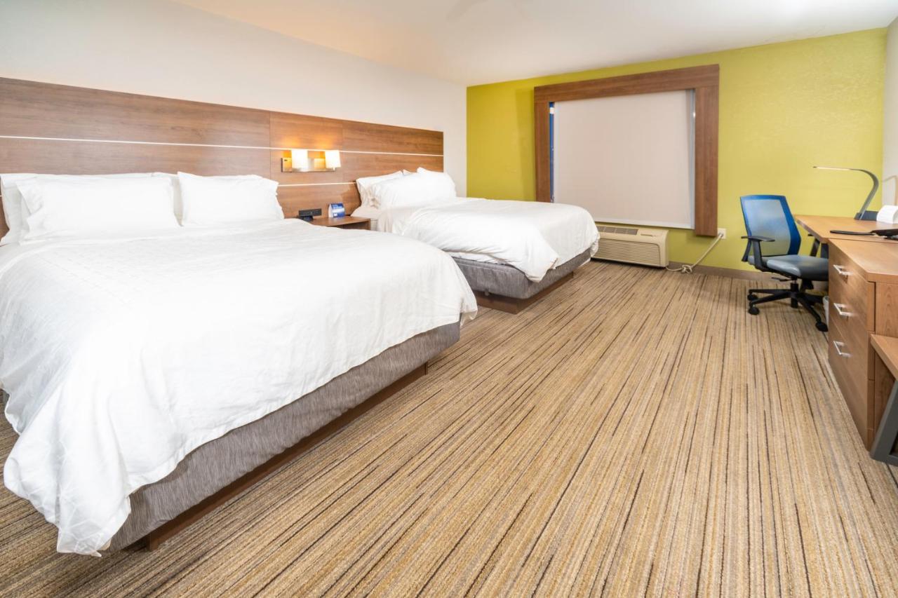 Standard Room at Holiday Inn Express Rochelle, an IHG Hotel