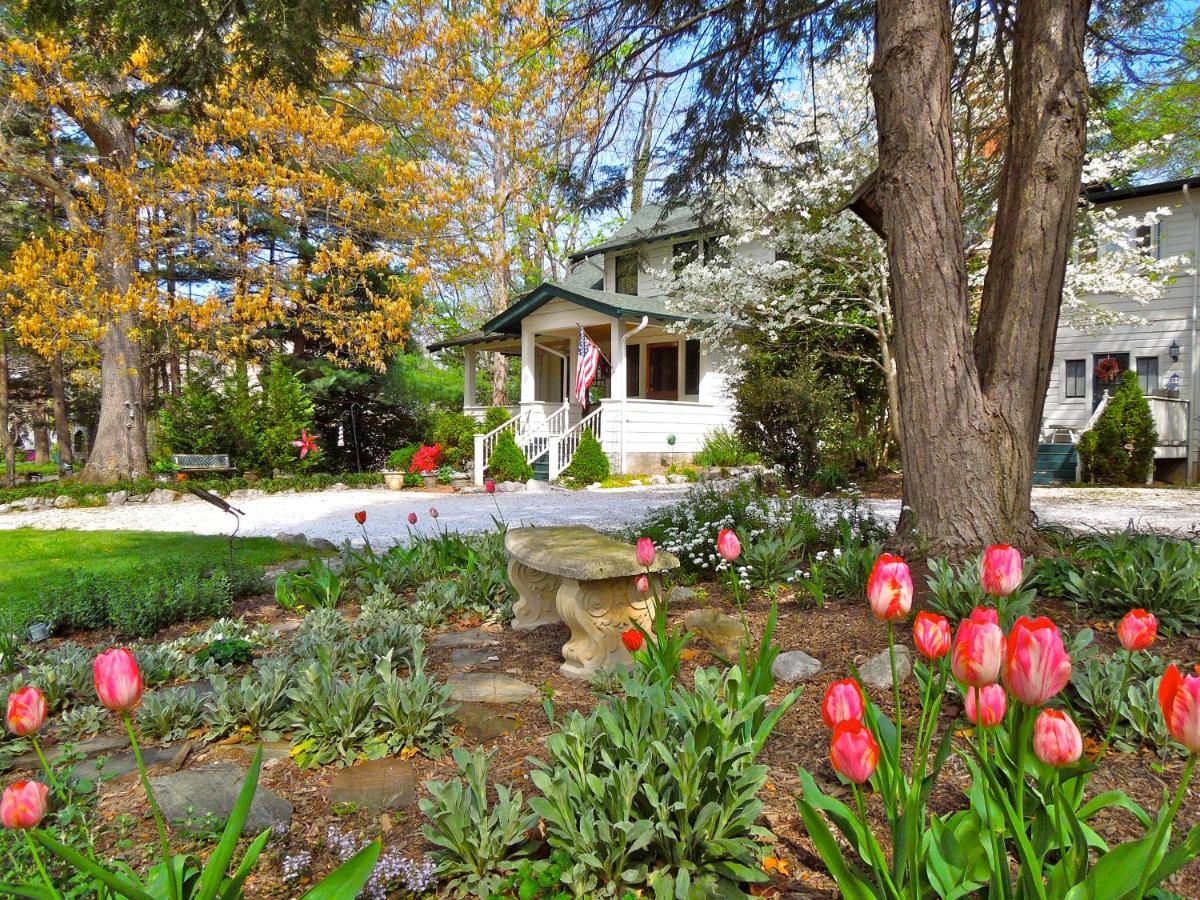 | Oakland Cottage Bed and Breakfast