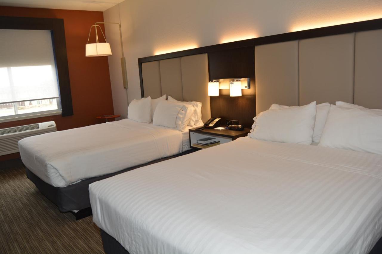 | Holiday Inn Express And Suites