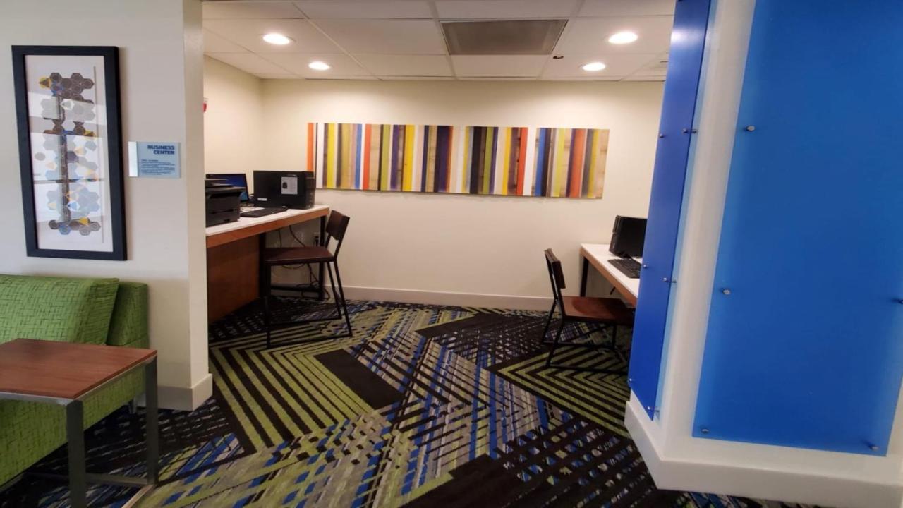 | Holiday Inn Express & Suites Arlington North – Stadium Area, an IHG Hotel