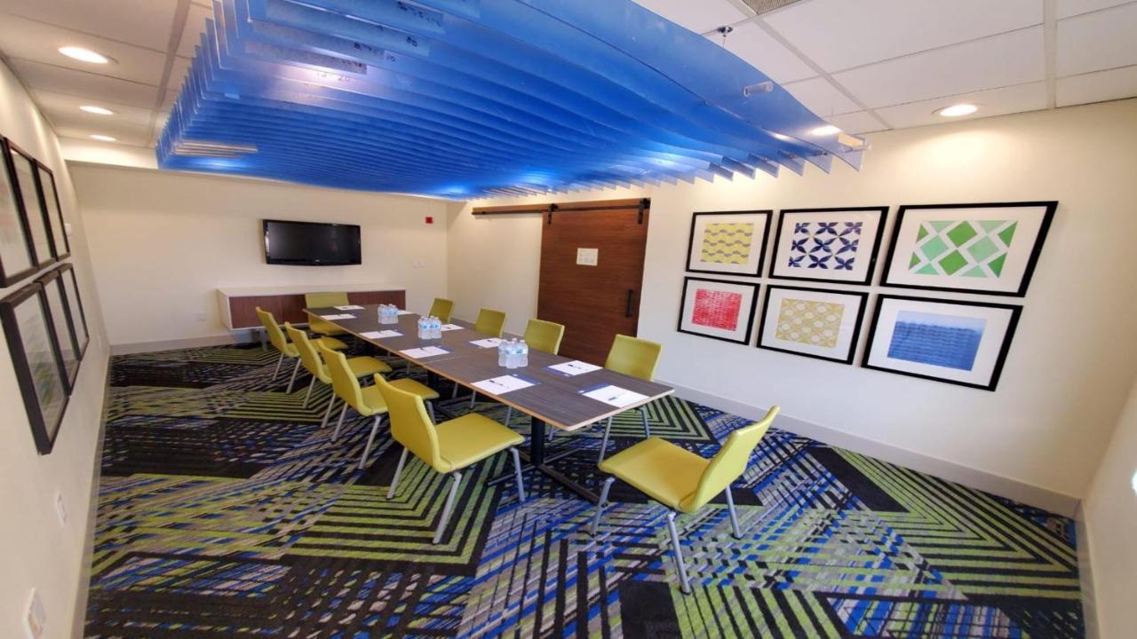 | Holiday Inn Express & Suites Arlington North – Stadium Area, an IHG Hotel