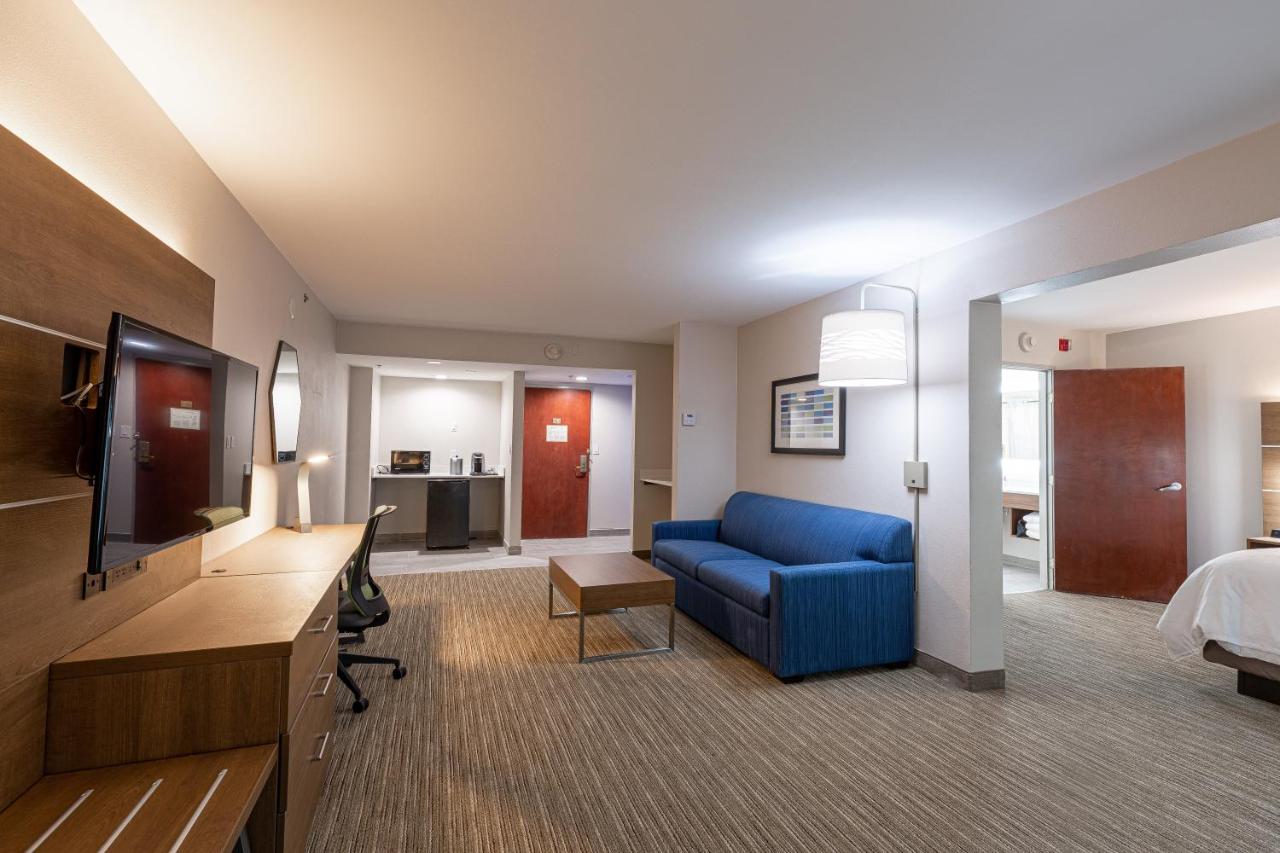 | Holiday Inn Express & Suites Arlington North – Stadium Area, an IHG Hotel