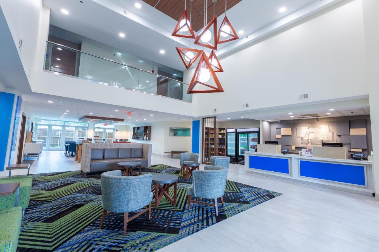| Holiday Inn Express & Suites Arlington North – Stadium Area, an IHG Hotel