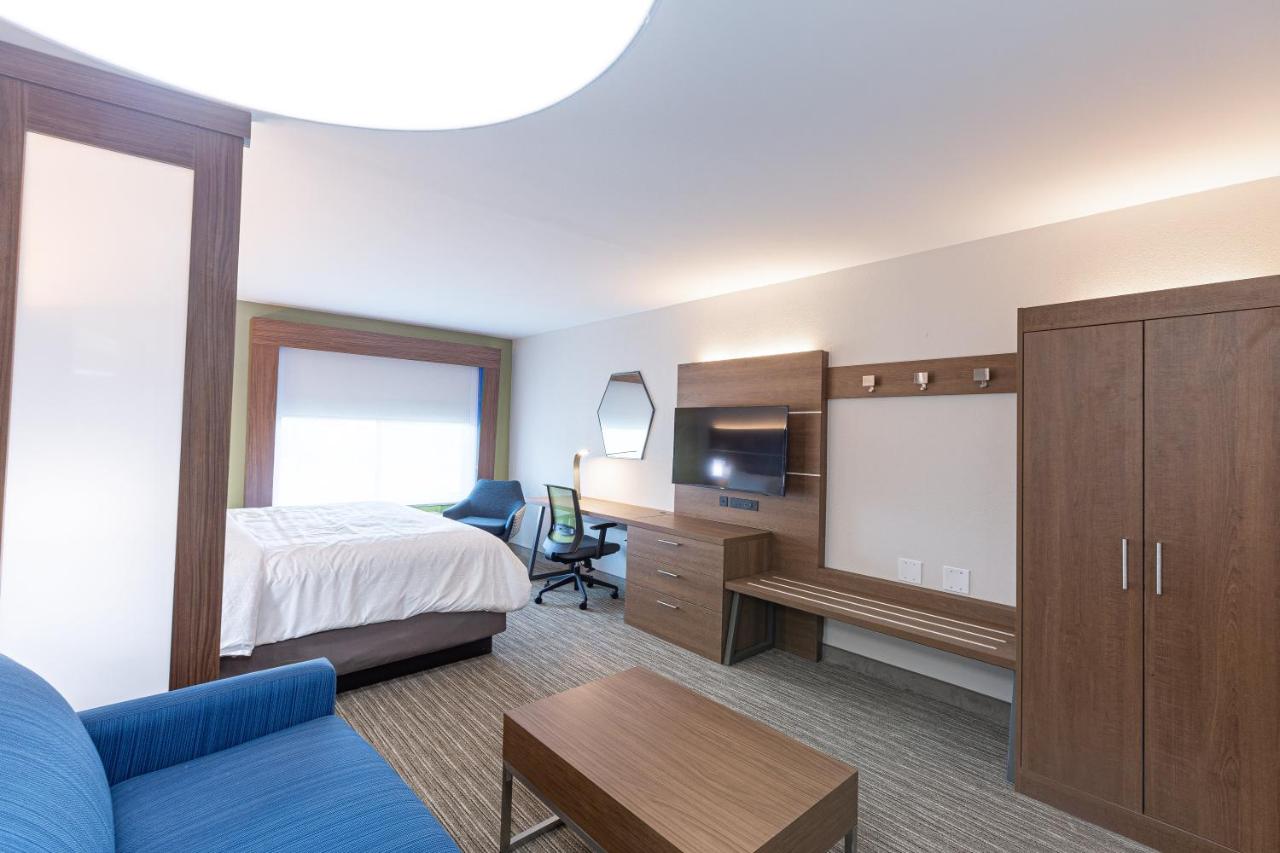 | Holiday Inn Express & Suites Arlington North – Stadium Area, an IHG Hotel