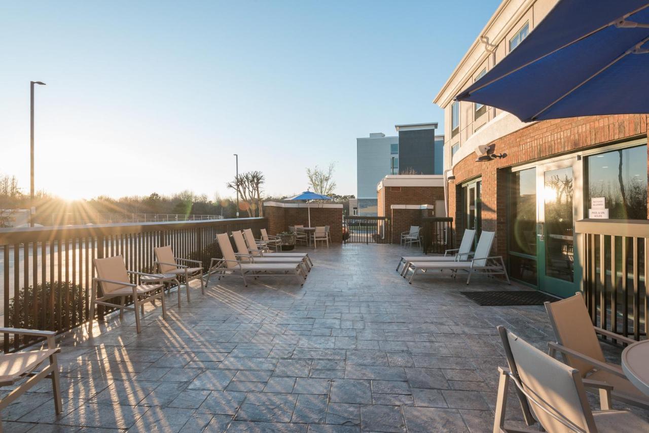 | Holiday Inn Express & Suites Florence I-95 & I-20 Civic Ctr, an IHG Hotel