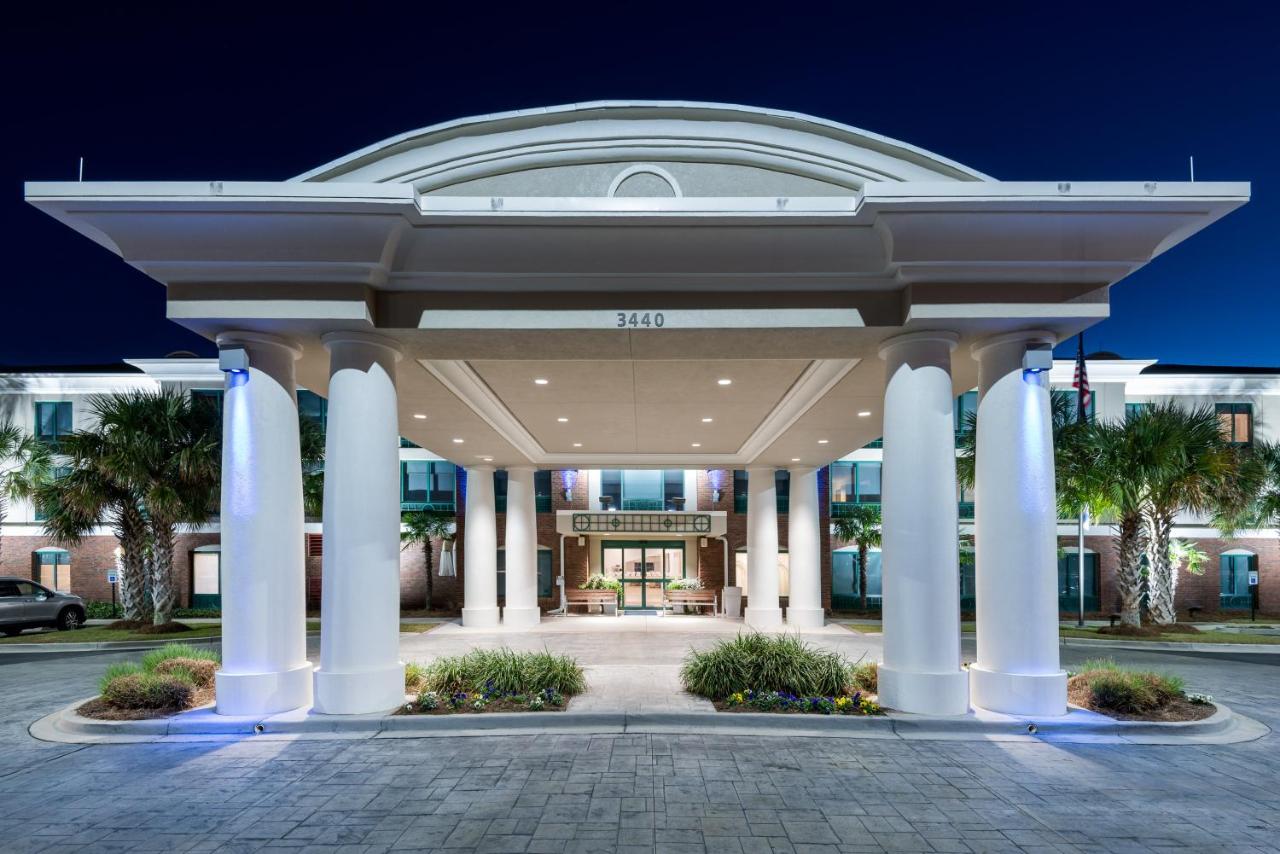 | Holiday Inn Express & Suites Florence I-95 & I-20 Civic Ctr, an IHG Hotel