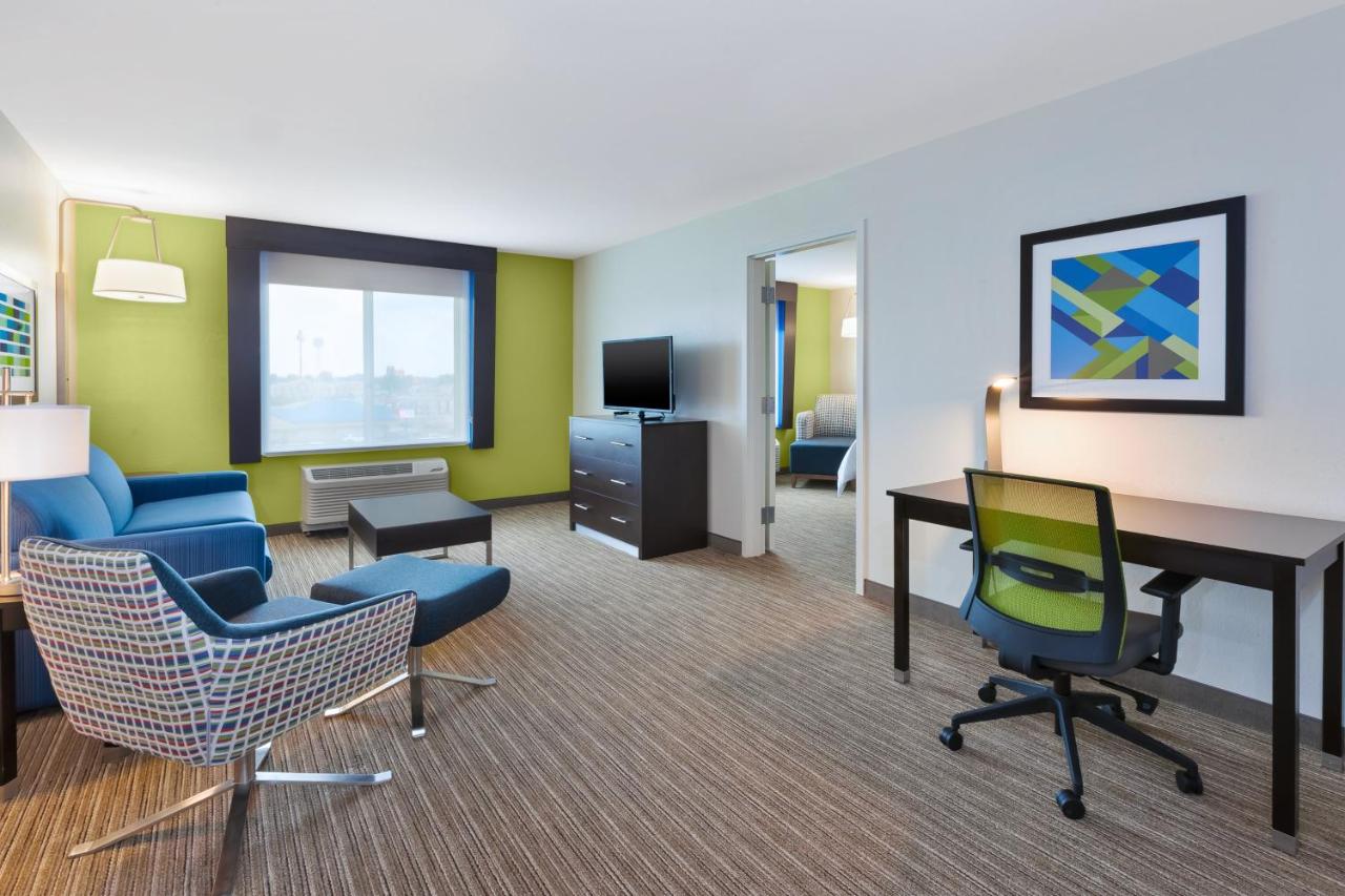  | Holiday Inn Express & Suites - Effingham, an IHG Hotel
