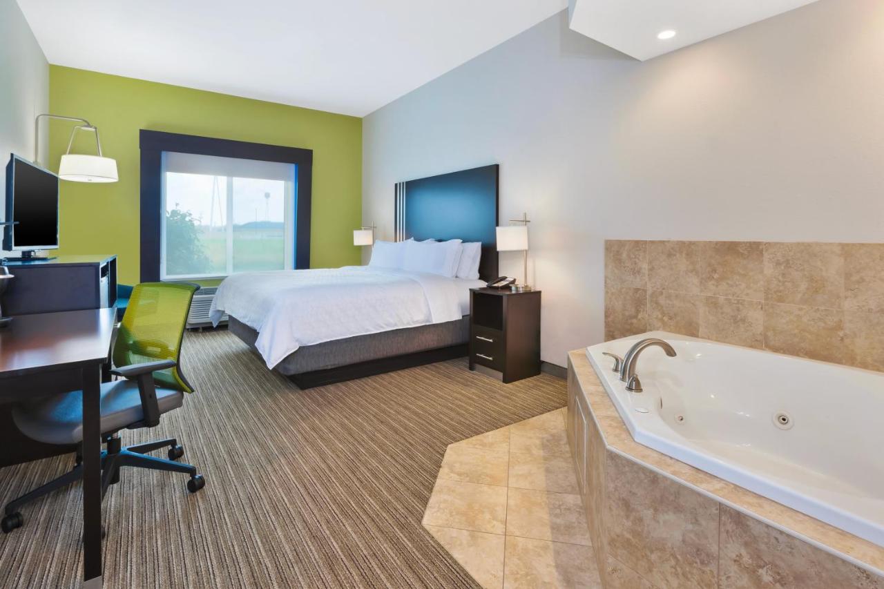  | Holiday Inn Express & Suites - Effingham, an IHG Hotel
