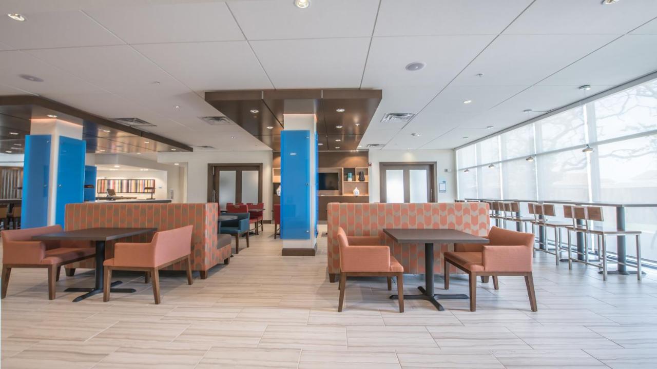 | Holiday Inn Express & Suites-Dripping Springs - Austin Area
