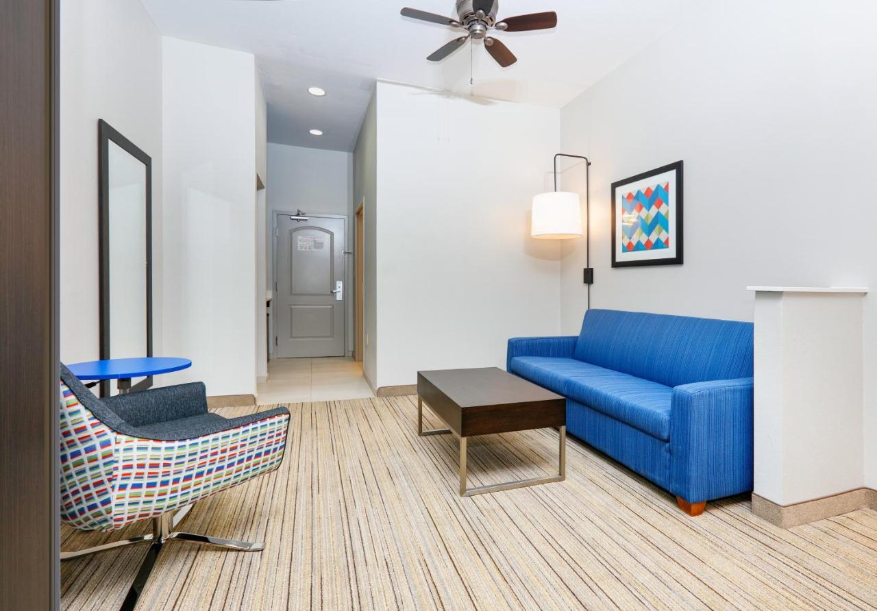 Queen Suite with Sofa Bed at Holiday Inn Express Hotel & Suites Cleburne by IHG