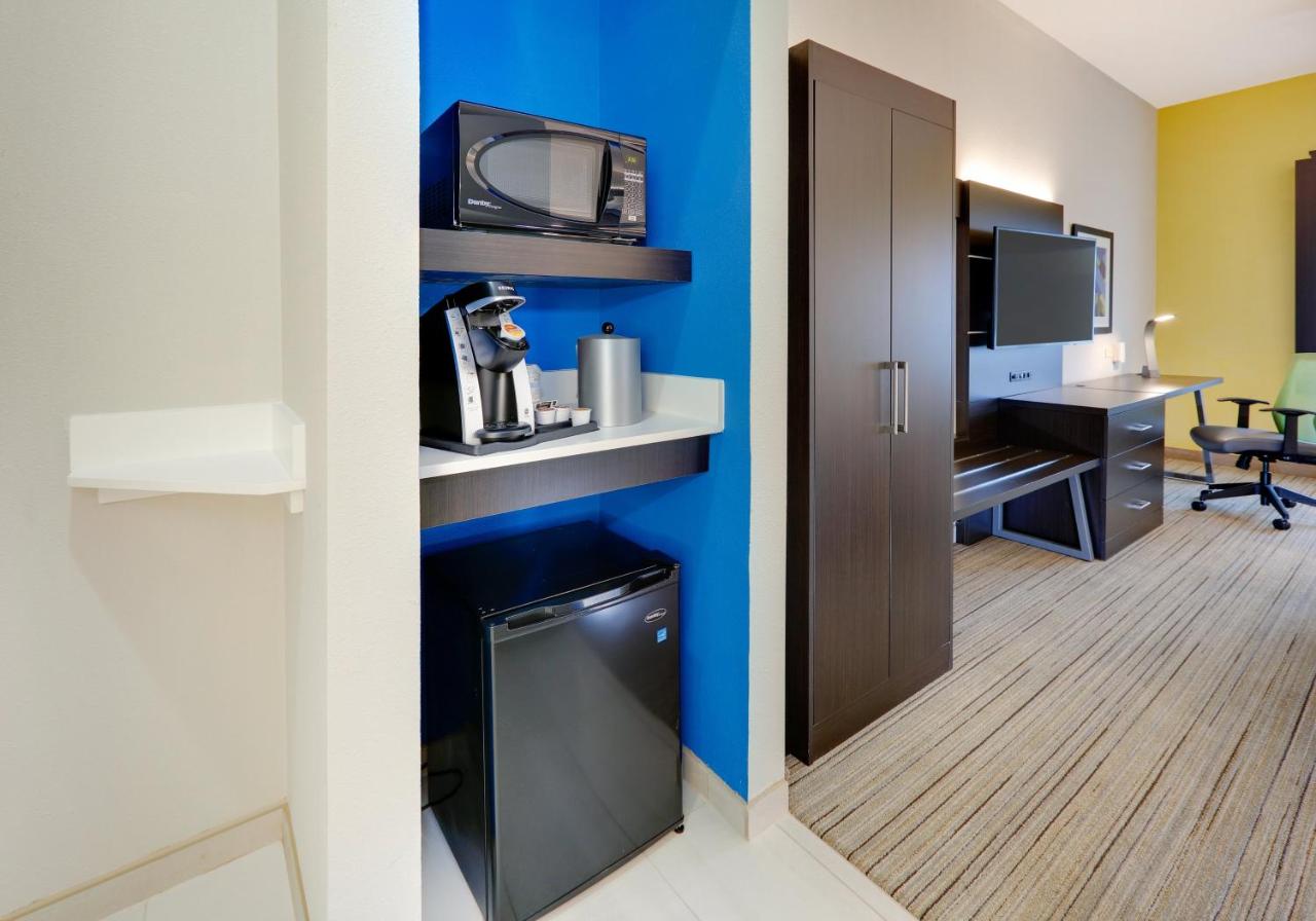 King Room at Holiday Inn Express Hotel & Suites Cleburne by IHG