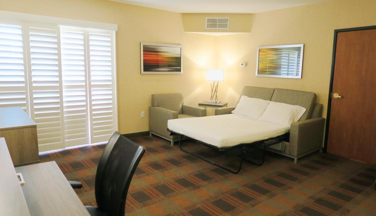 | Holiday Inn Express & Suites Elk Grove Central - Hwy 99, an IHG Hotel