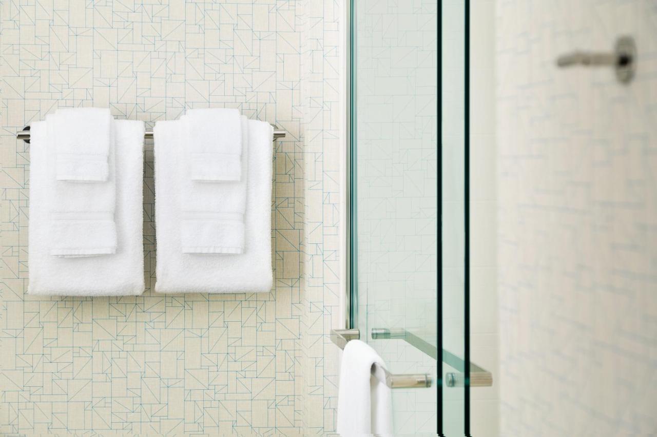 Two-Bedroom Suite - Mobility Accessible Tub at Holiday Inn Express & Suites Heath - Newark by IHG