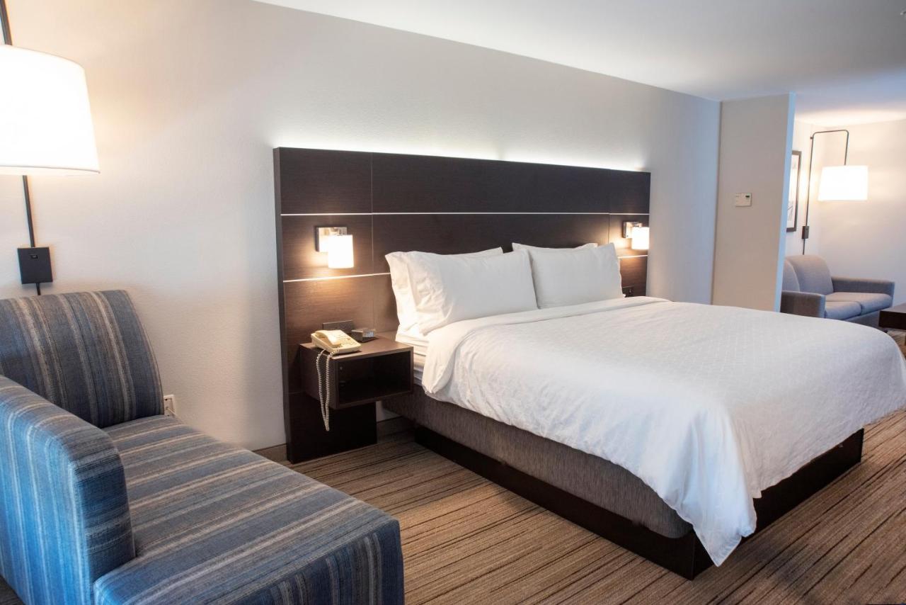 | Holiday Inn Express Hotel & Suites Chester, an IHG Hotel