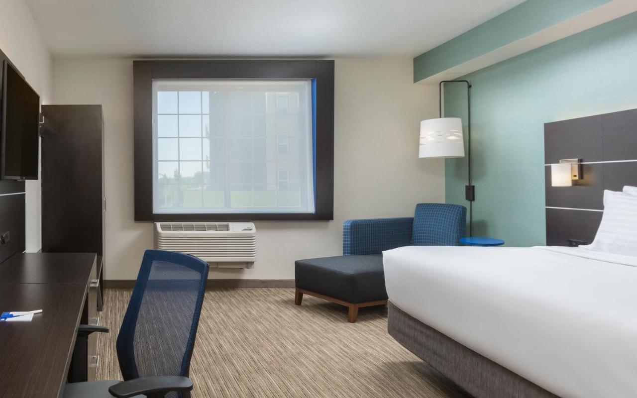 King Room - Mobility Access/Hearing Accessible at Holiday Inn Express Hotel & Suites Eugene Downtown-University by IHG