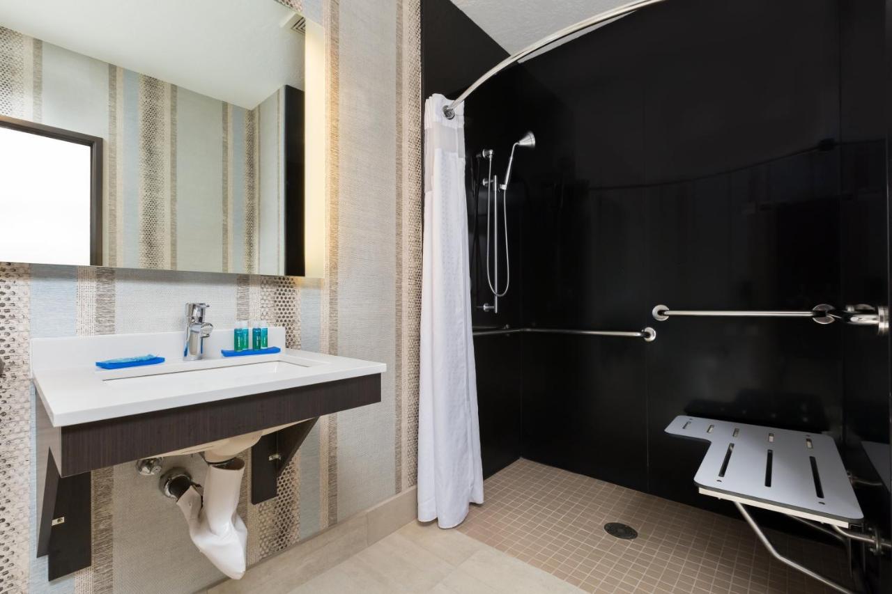 Suite - Mobility Access Roll in Shower/Non-Smoking at Holiday Inn Express Hotel & Suites Eugene Downtown-University by IHG