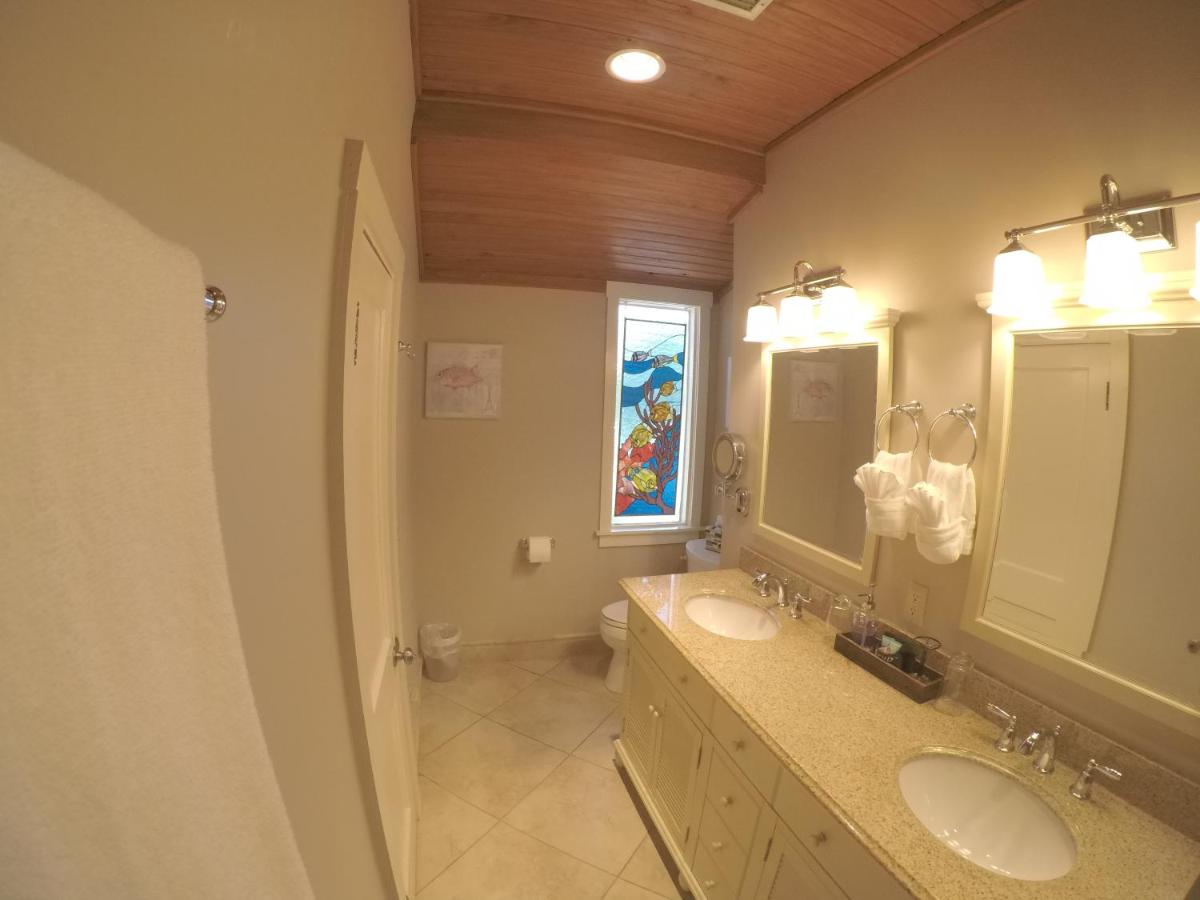  | The Hibiscus House of Fort Myers
