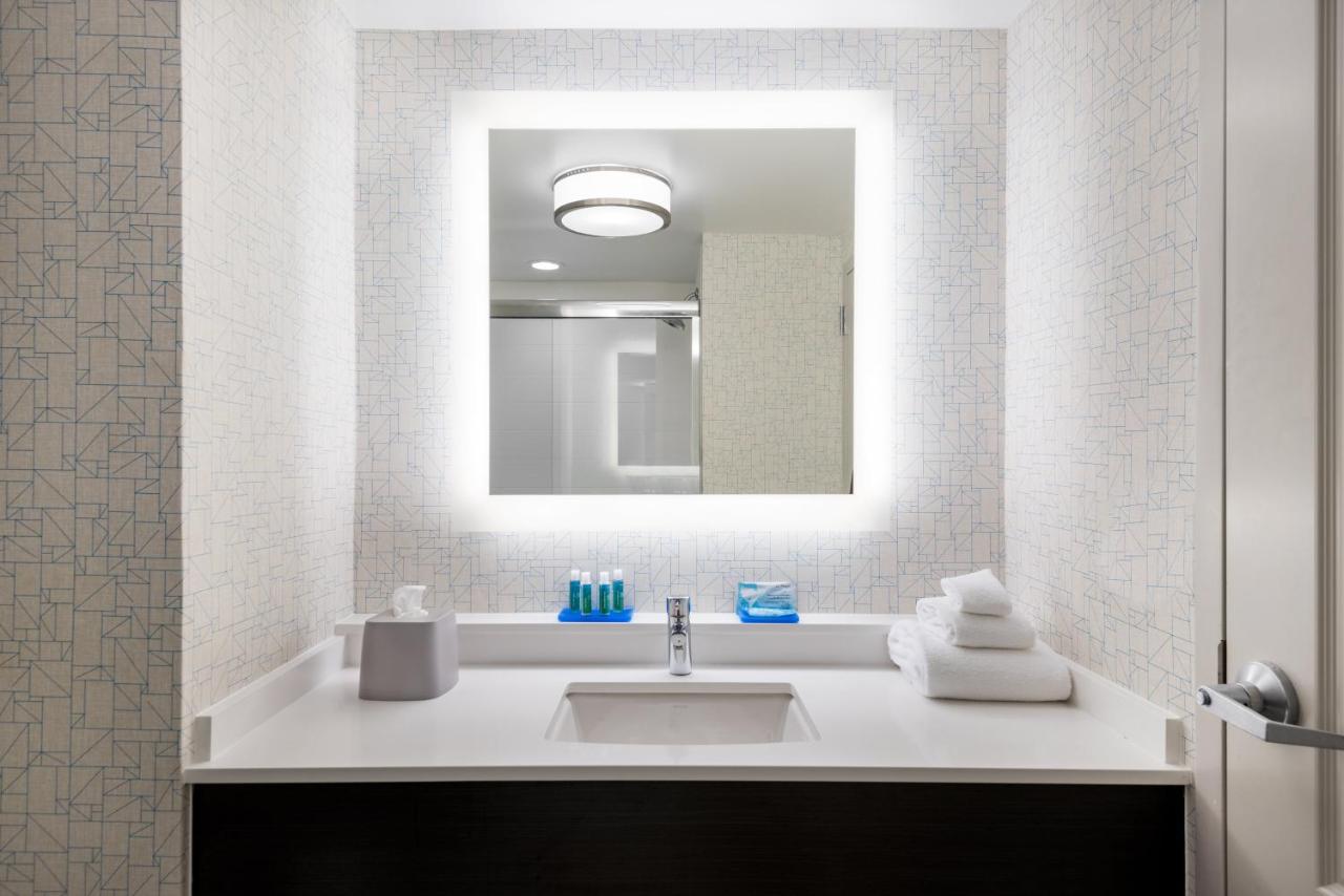 | Holiday Inn Express & Suites Florence I-95 & I-20 Civic Ctr, an IHG Hotel