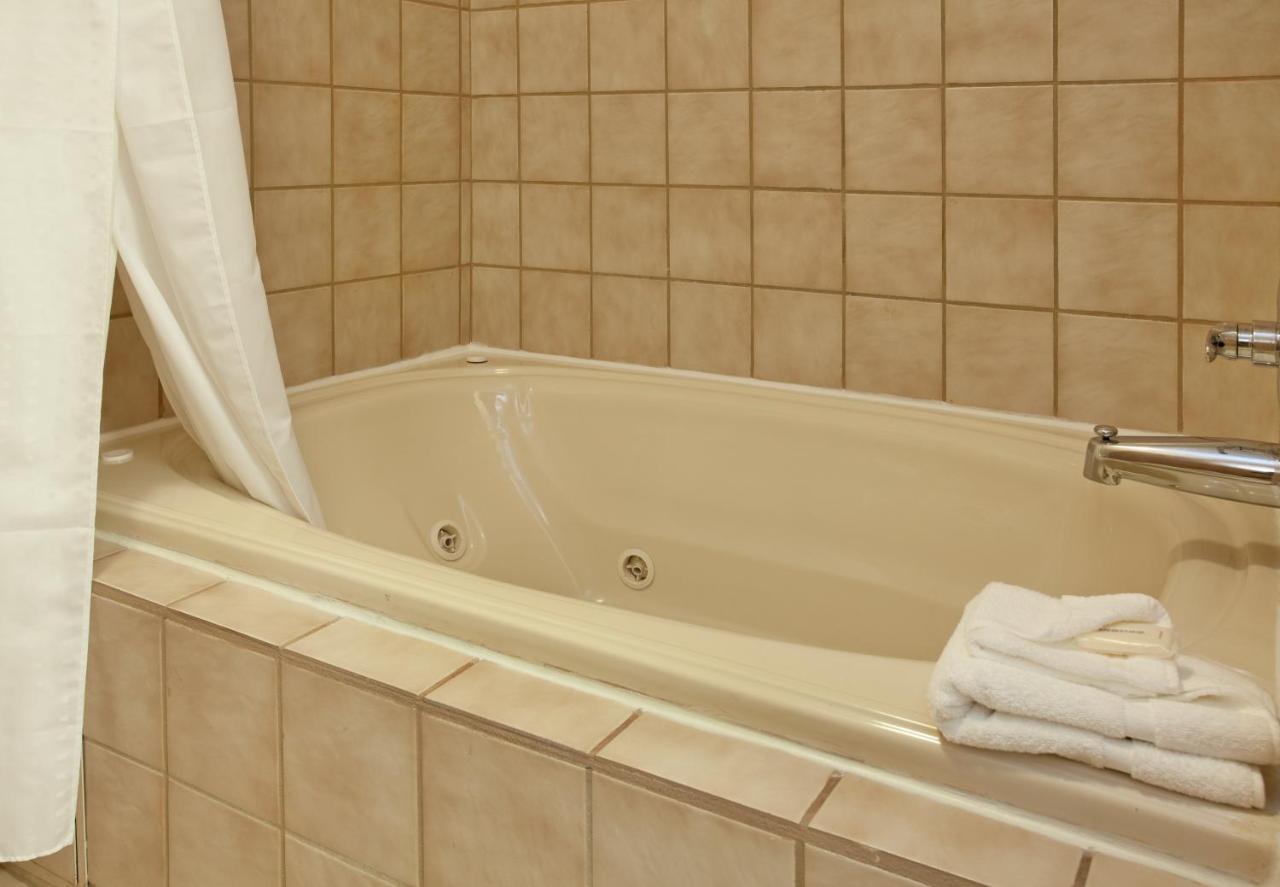 | Holiday Inn Express Kansas City Liberty Missouri, an IHG Hotel