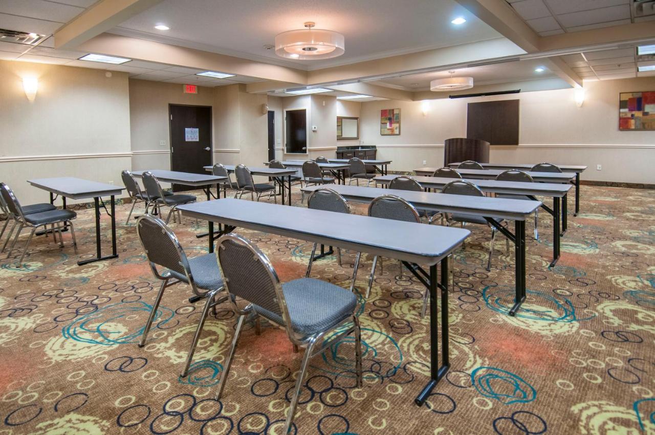  | Holiday Inn Express & Suites Houston North Intercontinental, an IHG Hotel