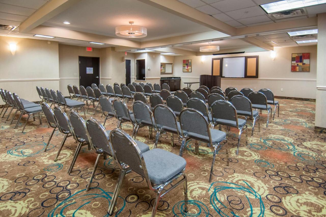  | Holiday Inn Express & Suites Houston North Intercontinental, an IHG Hotel