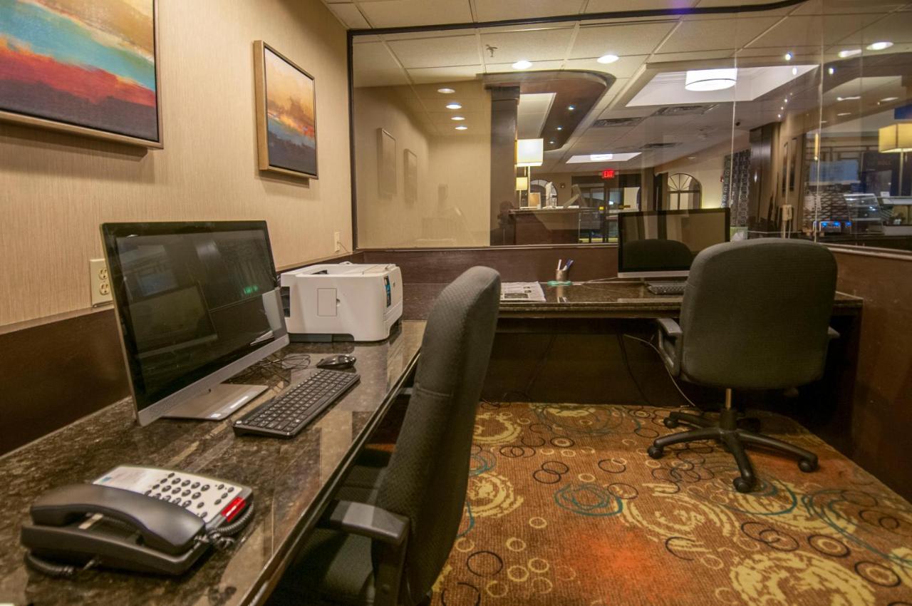  | Holiday Inn Express & Suites Houston North Intercontinental, an IHG Hotel