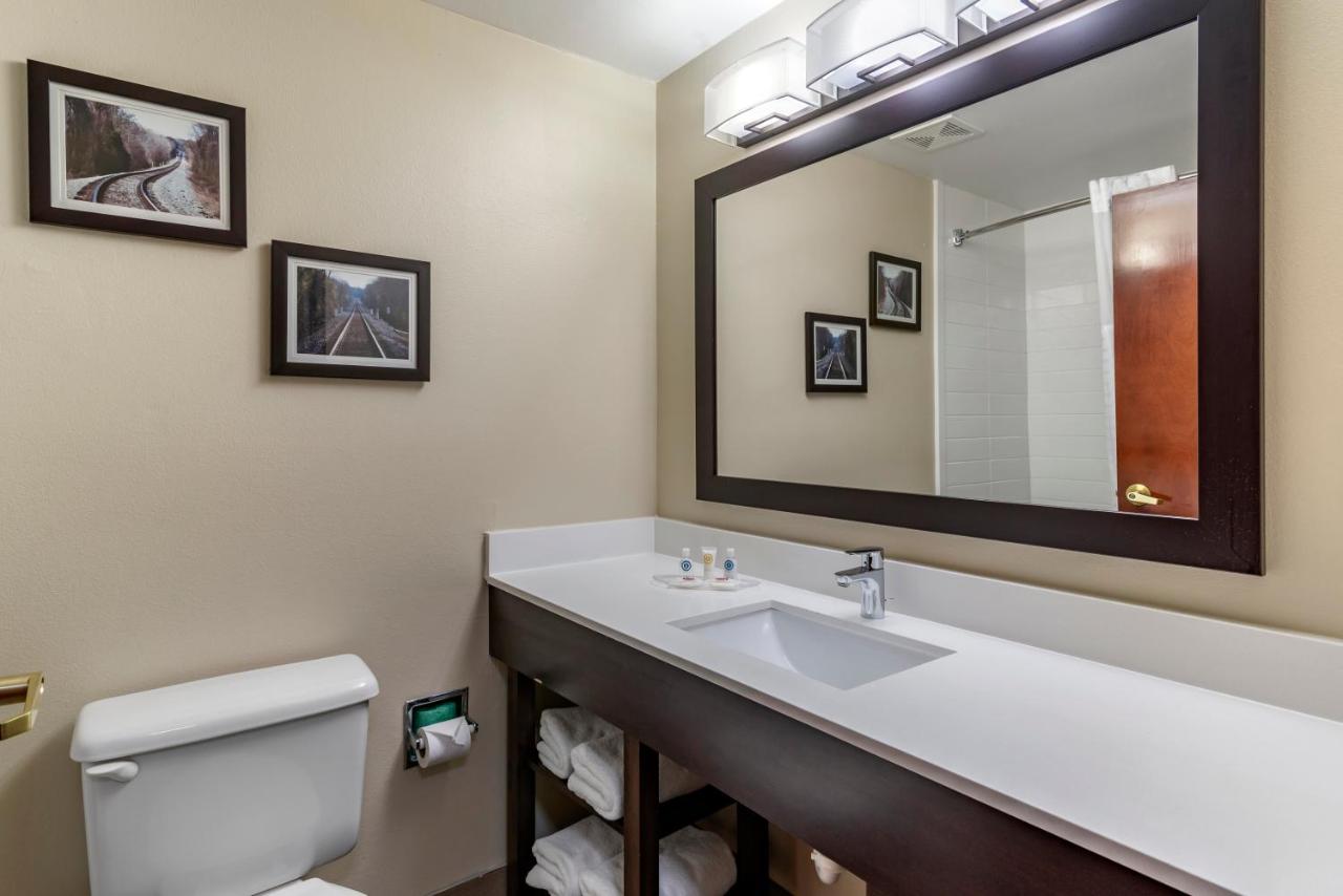 Queen Suite with Two Queen Beds at Comfort Suites near Robins Air Force Base